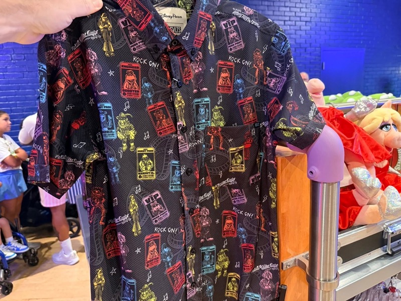 RSVLTS Rock ‘n’ Roller Coaster Starring The Muppets KUNUFLEX Short Sleeve Shirt in Black — front view
