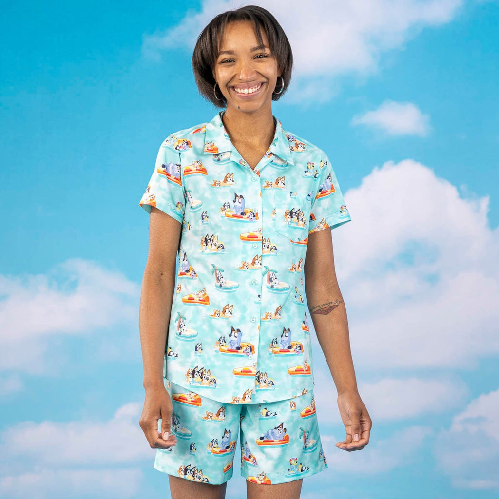 RSVLTS Everybody in the Pool Women's KUNUFLEX Short Sleeve Shirt in Green — front view