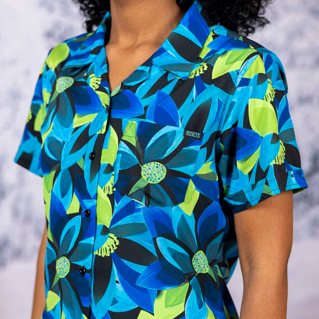 RSVLTS Green & Blume Women's KUNUFLEX Short Sleeve Shirt in Blue — detail 7